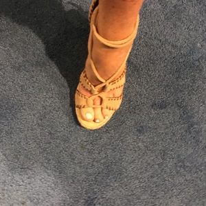 Guess tan platform wedges